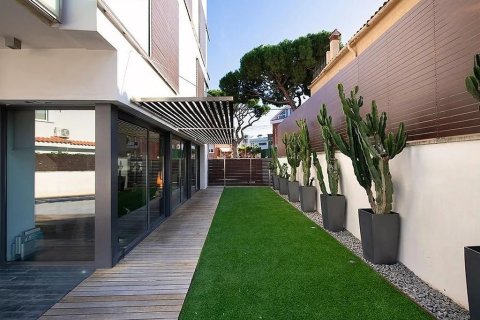 Продажа дома в Кастельдефельс, Барселона, Испания 4 спальни,  №140857 - фото 2