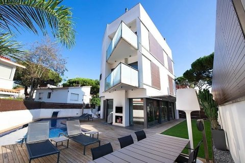 Продажа дома в Кастельдефельс, Барселона, Испания 4 спальни,  №140857 - фото 1