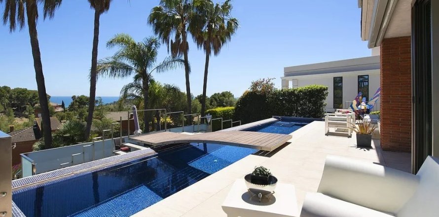 Talo Castelldefels, Barcelona, Espanja 4 makuuhuonetta,  No. 140856