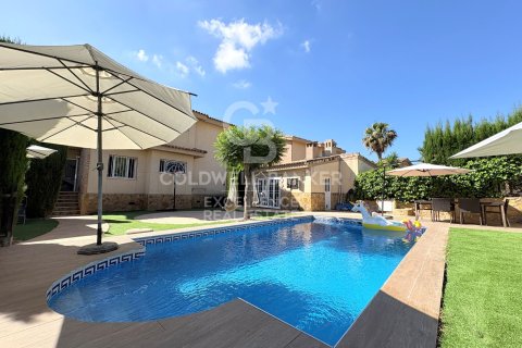 Huvila myytävänä Chiva, Valencia, Espanja, 5 makuuhuonetta, 350 m2 No. 178390 - kuva 2
