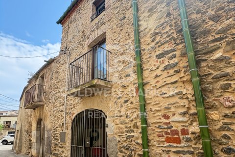 Huvila myytävänä Garriguella, Girona, Espanja, 3 makuuhuonetta, 180 m2 No. 178394 - kuva 3