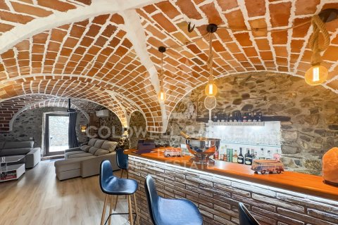 Huvila myytävänä Garriguella, Girona, Espanja, 3 makuuhuonetta, 180 m2 No. 178394 - kuva 2