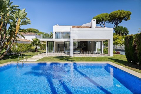 Villa till salu i Marbella, Malaga, Spanien 4 sovrum, 388 kvm. Nr. 158139 - foto 2