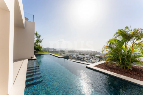 Villa for sale in Tenerife, Spain 3 bedrooms, 609 sq.m. No. 147480 - photo 2