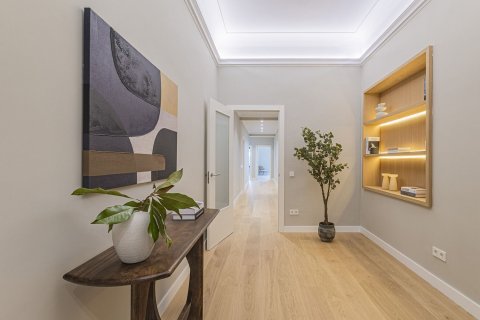 Apartment for sale in Barcelona, Spain 5 bedrooms, 224 sq.m. No. 168975 - photo 28