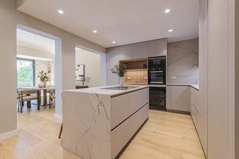 Apartment for sale in Barcelona, Spain 5 bedrooms, 224 sq.m. No. 168975 - photo 19