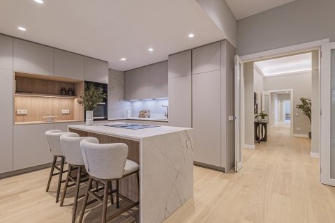 Apartment for sale in Barcelona, Spain 5 bedrooms, 224 sq.m. No. 168975 - photo 17