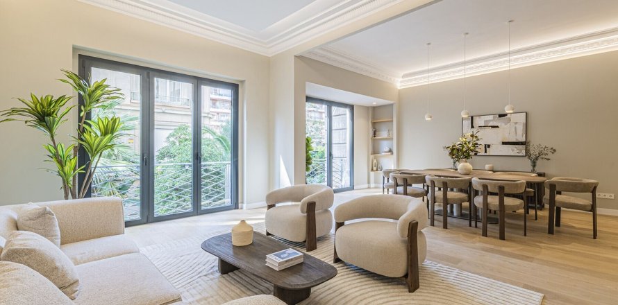 Apartment in Barcelona, Spain 5 bedrooms, 224 sq.m. No. 168975