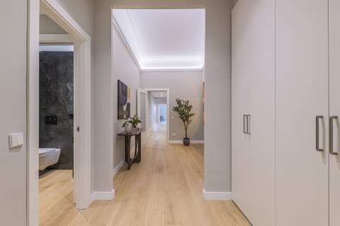 Apartment for sale in Barcelona, Spain 5 bedrooms, 224 sq.m. No. 168975 - photo 26