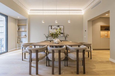 Apartment for sale in Barcelona, Spain 5 bedrooms, 224 sq.m. No. 168975 - photo 11