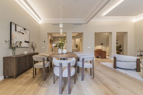 Apartment for sale in Barcelona, Spain 5 bedrooms, 224 sq.m. No. 168975 - photo 13