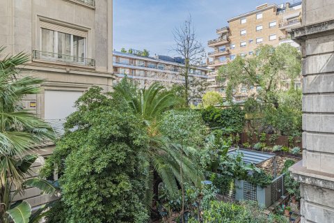 Apartment for sale in Barcelona, Spain 5 bedrooms, 224 sq.m. No. 168975 - photo 5