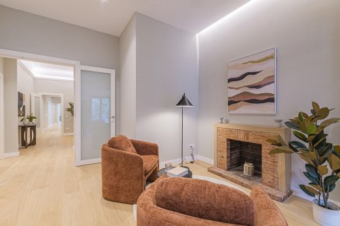 Apartment for sale in Barcelona, Spain 5 bedrooms, 224 sq.m. No. 168975 - photo 25