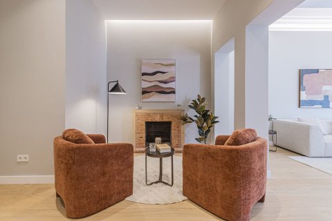 Apartment for sale in Barcelona, Spain 5 bedrooms, 224 sq.m. No. 168975 - photo 24