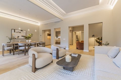 Apartment for sale in Barcelona, Spain 5 bedrooms, 224 sq.m. No. 168975 - photo 10