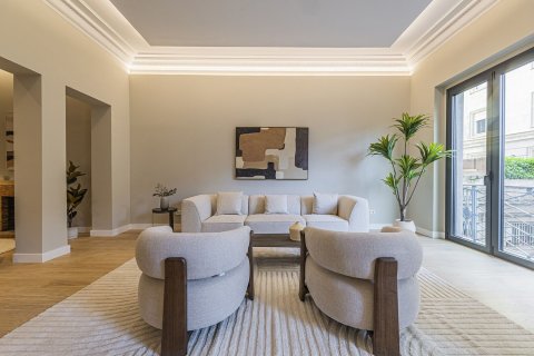 Apartment for sale in Barcelona, Spain 5 bedrooms, 224 sq.m. No. 168975 - photo 8