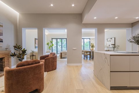 Apartment for sale in Barcelona, Spain 5 bedrooms, 224 sq.m. No. 168975 - photo 20