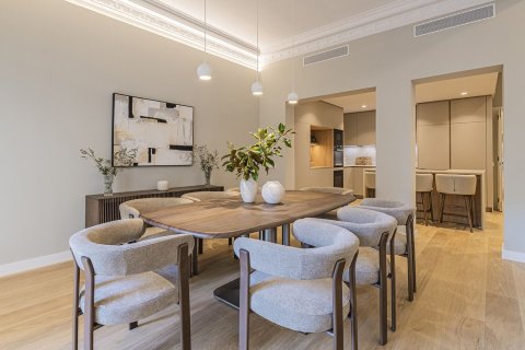 Apartment for sale in Barcelona, Spain 5 bedrooms, 224 sq.m. No. 168975 - photo 12