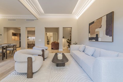 Apartment for sale in Barcelona, Spain 5 bedrooms, 224 sq.m. No. 168975 - photo 9