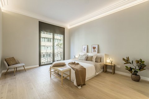 Apartment for sale in Barcelona, Spain 5 bedrooms, 224 sq.m. No. 168975 - photo 29