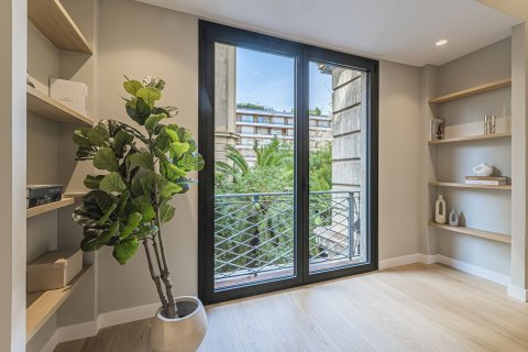Apartment for sale in Barcelona, Spain 5 bedrooms, 224 sq.m. No. 168975 - photo 4