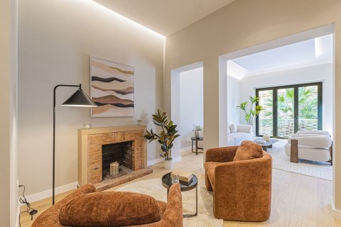 Apartment for sale in Barcelona, Spain 5 bedrooms, 224 sq.m. No. 168975 - photo 23