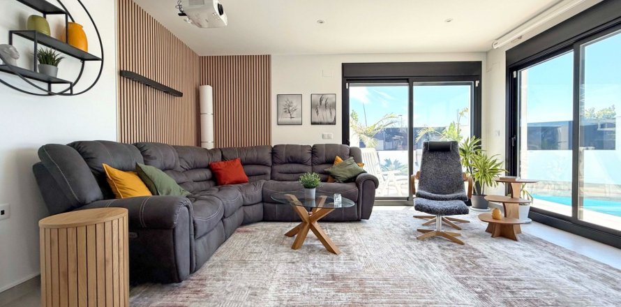 Villa en San Pedro del Pinatar, Murcia, España 2 dormitorios, 140 m2 No. 142632