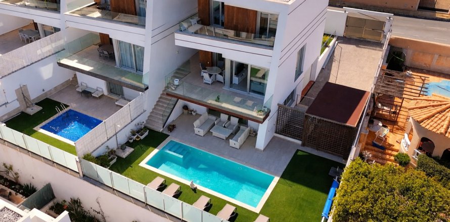 Villa a Villamartin, Alicante, Spagna 3 camere da letto, 102 mq. N° 161061