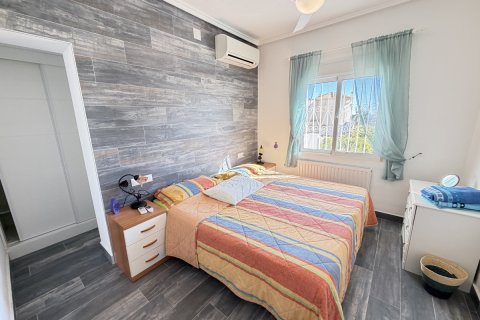 Villa for sale in Villamartin, Alicante, Spain 3 bedrooms, 105 sq.m. No. 161057 - photo 12