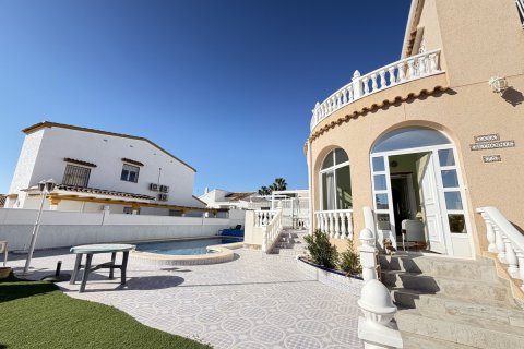 Villa for sale in Villamartin, Alicante, Spain 3 bedrooms, 105 sq.m. No. 161057 - photo 2