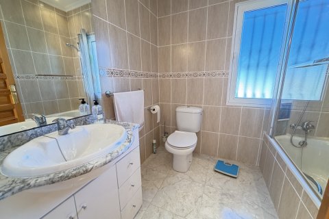 Villa for sale in Villamartin, Alicante, Spain 3 bedrooms, 105 sq.m. No. 161057 - photo 25