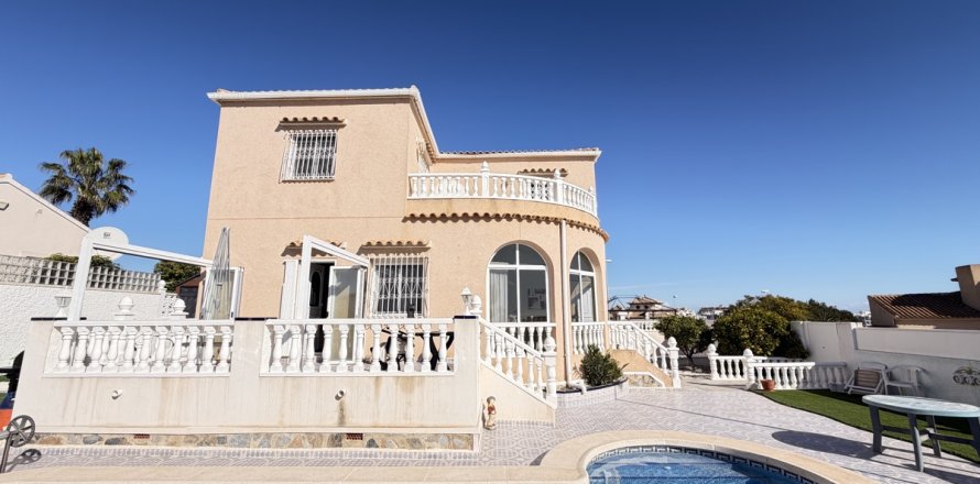 Villa in Villamartin, Alicante, Spain 3 bedrooms, 105 sq.m. No. 161057