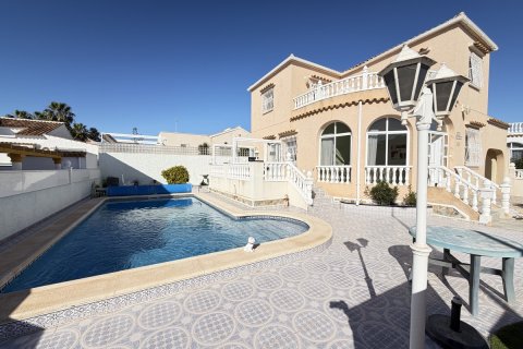 Villa for sale in Villamartin, Alicante, Spain 3 bedrooms, 105 sq.m. No. 161057 - photo 3