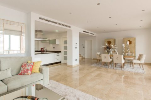 Villa for sale in Moraira, Alicante, Spain 4 bedrooms, 559 sq.m. No. 145033 - photo 4