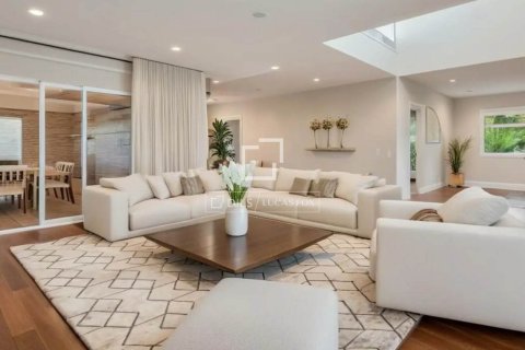 Villa for sale in Valldoreix, Barcelona, Spain 6 bedrooms, 688 sq.m. No. 150794 - photo 2