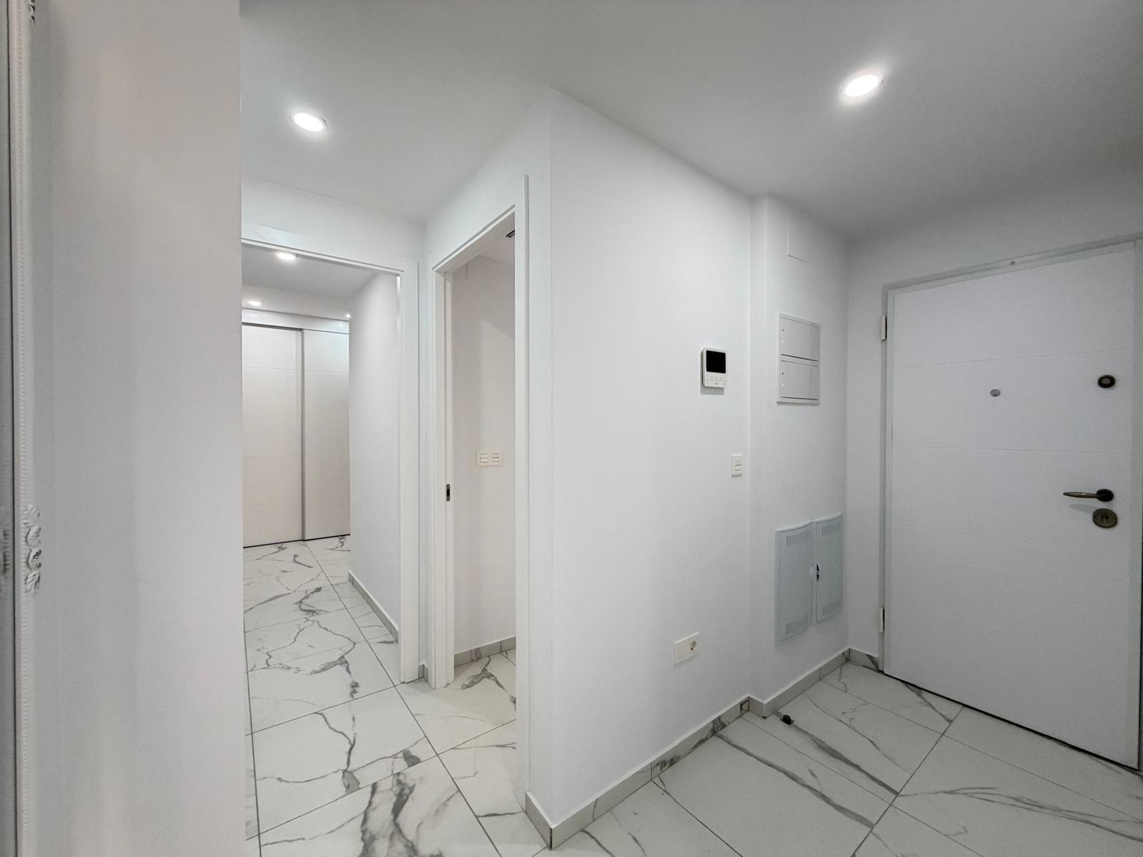 Apartment in Torrevieja, Alicante, Spain 2 bedrooms, 105 sq.m. No. 192464