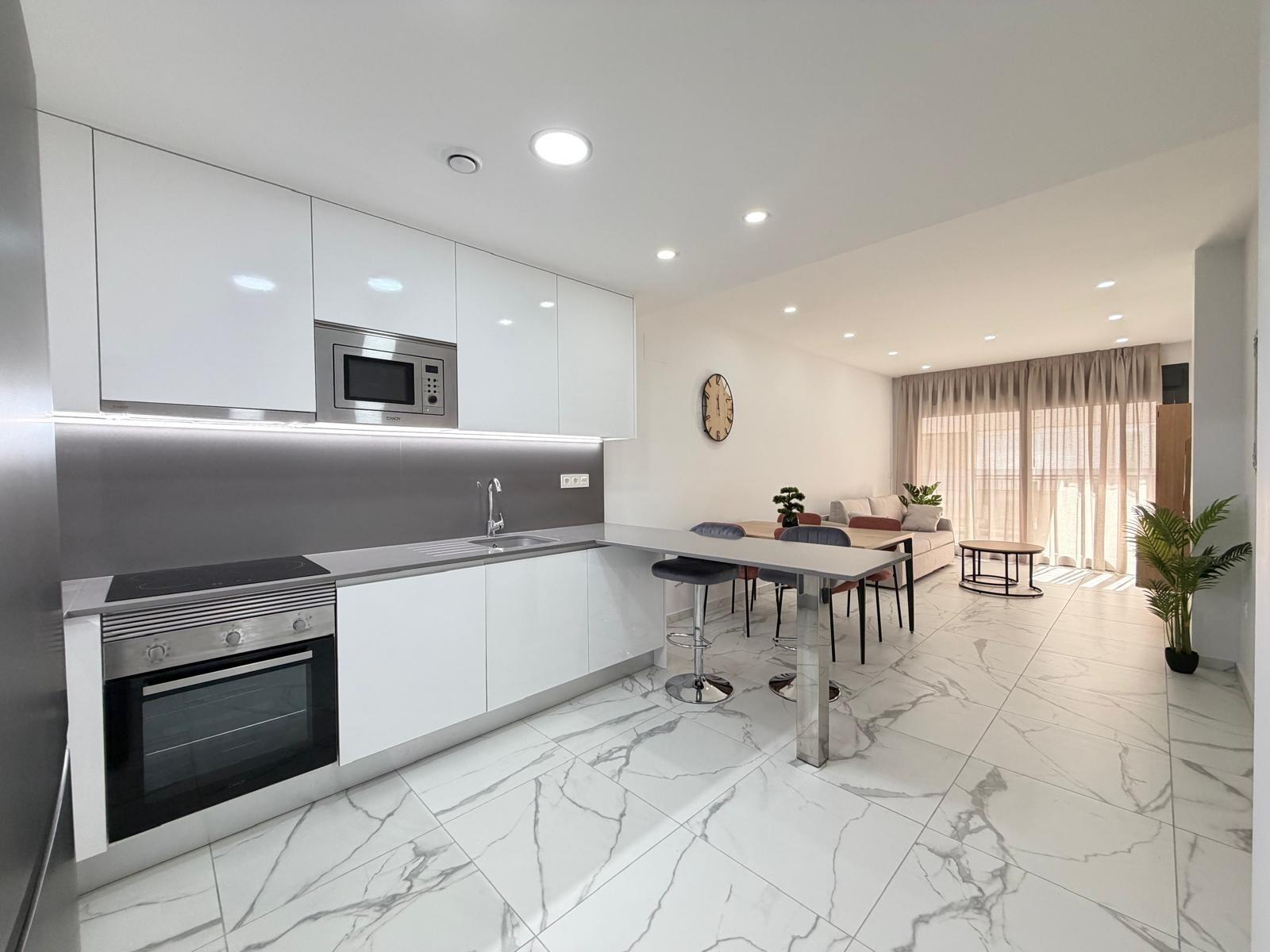 Apartment in Torrevieja, Alicante, Spain 2 bedrooms, 105 sq.m. No. 192464