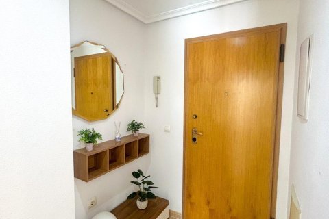 Apartment for sale in Torrevieja, Alicante, Spain 2 bedrooms, 65 sq.m. No. 184246 - photo 2