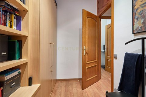 Wohnung zum Verkauf in Barcelona, Spanien 4 Schlafzimmer, 84 m2 Nr. 177856 - Foto 15