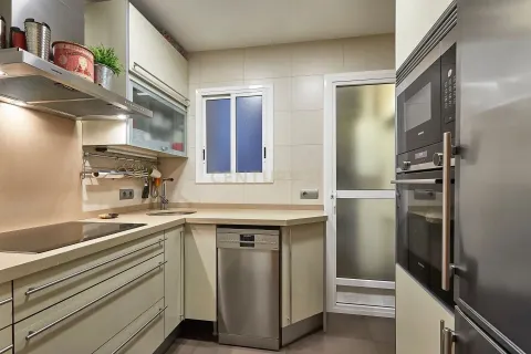 Wohnung zum Verkauf in Barcelona, Spanien 4 Schlafzimmer, 84 m2 Nr. 177856 - Foto 5