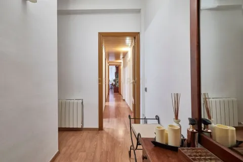 Wohnung zum Verkauf in Barcelona, Spanien 4 Schlafzimmer, 84 m2 Nr. 177856 - Foto 4