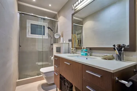 Wohnung zum Verkauf in Barcelona, Spanien 4 Schlafzimmer, 84 m2 Nr. 177856 - Foto 12
