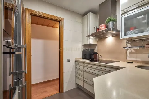 Wohnung zum Verkauf in Barcelona, Spanien 4 Schlafzimmer, 84 m2 Nr. 177856 - Foto 6