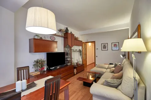 Wohnung zum Verkauf in Barcelona, Spanien 4 Schlafzimmer, 84 m2 Nr. 177856 - Foto 3