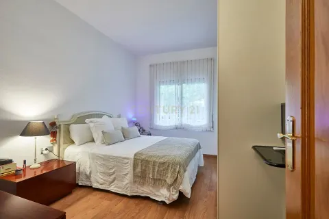 Wohnung zum Verkauf in Barcelona, Spanien 4 Schlafzimmer, 84 m2 Nr. 177856 - Foto 10