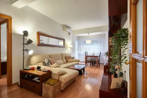 Wohnung in Barcelona, Spanien 4 Schlafzimmer, 84 m2 Nr. 177856