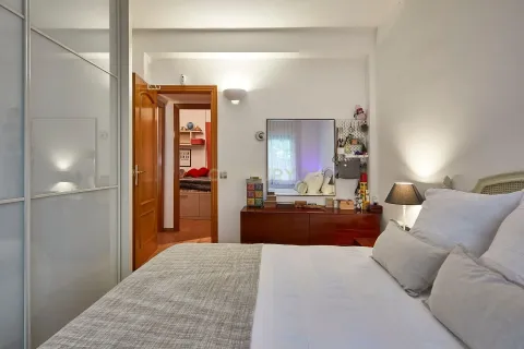 Wohnung zum Verkauf in Barcelona, Spanien 4 Schlafzimmer, 84 m2 Nr. 177856 - Foto 9