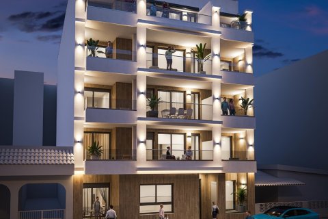 Apartamento en venta en Torrevieja, Alicante, España 2 dormitorios, 87 m2 No. 156236 - foto 3