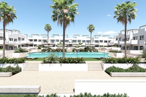 Bungalow w Torrevieja, Alicante, Hiszpania 2 sypialnie, 146 mkw. nr 163542 – zdjęcie 3