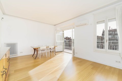 Apartment à vendre à Barcelona, Espagne, 2 chambres, 90 m2 No. 150331 - photo 2